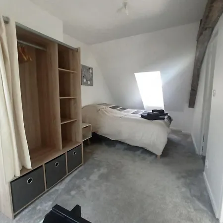 5 Charme & Espace Au Coeur D'ernee Apartament *