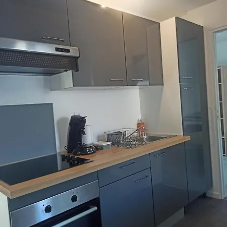 5 Charme & Espace Au Coeur D'ernee Apartament *