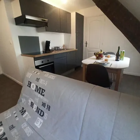 5 Charme & Espace Au Coeur D'ernee Apartament *