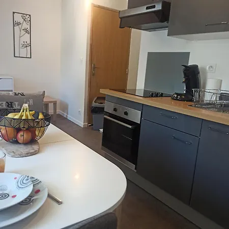 5 Charme & Espace Au Coeur D'ernee Apartament *