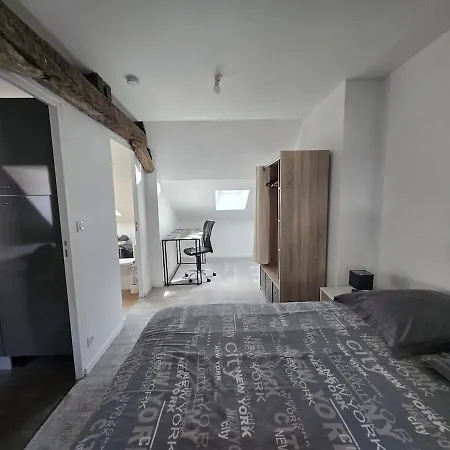 5 Charme & Espace Au Coeur D'ernee Apartament *