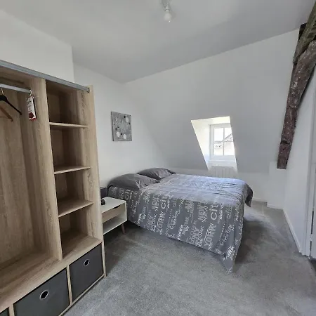 5 Charme & Espace Au Coeur D'ernee Apartament *